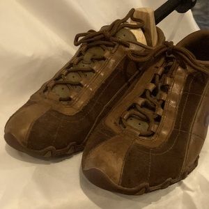 Sketchers two-tone brown lace casual shoe. Size 11